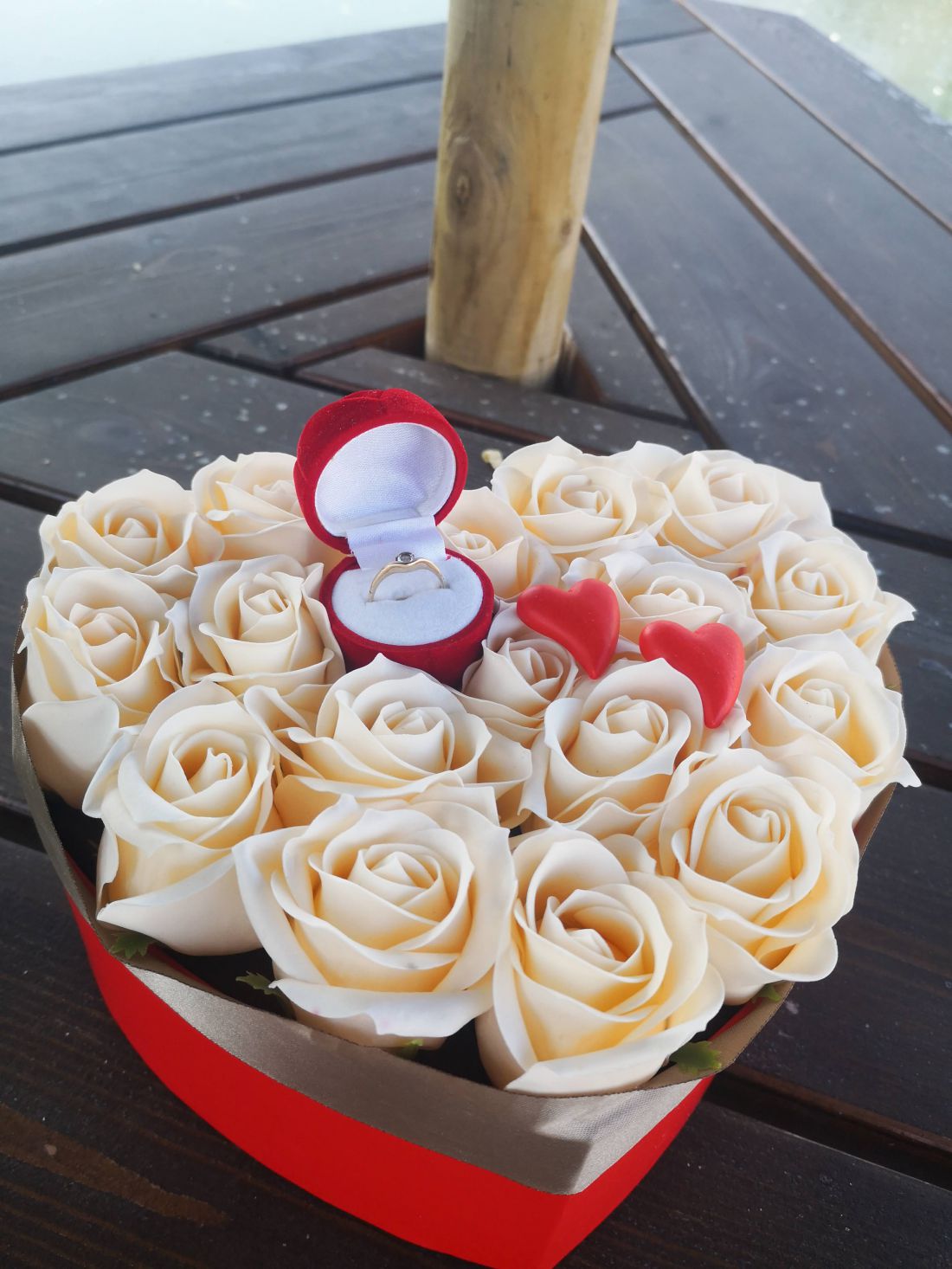 Egyedi rózsabox  ékszertartó dobozkával